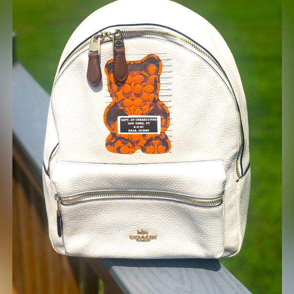 Coach Medium Charlie Backpack With Vandal Gummy - Picture 1 of 6